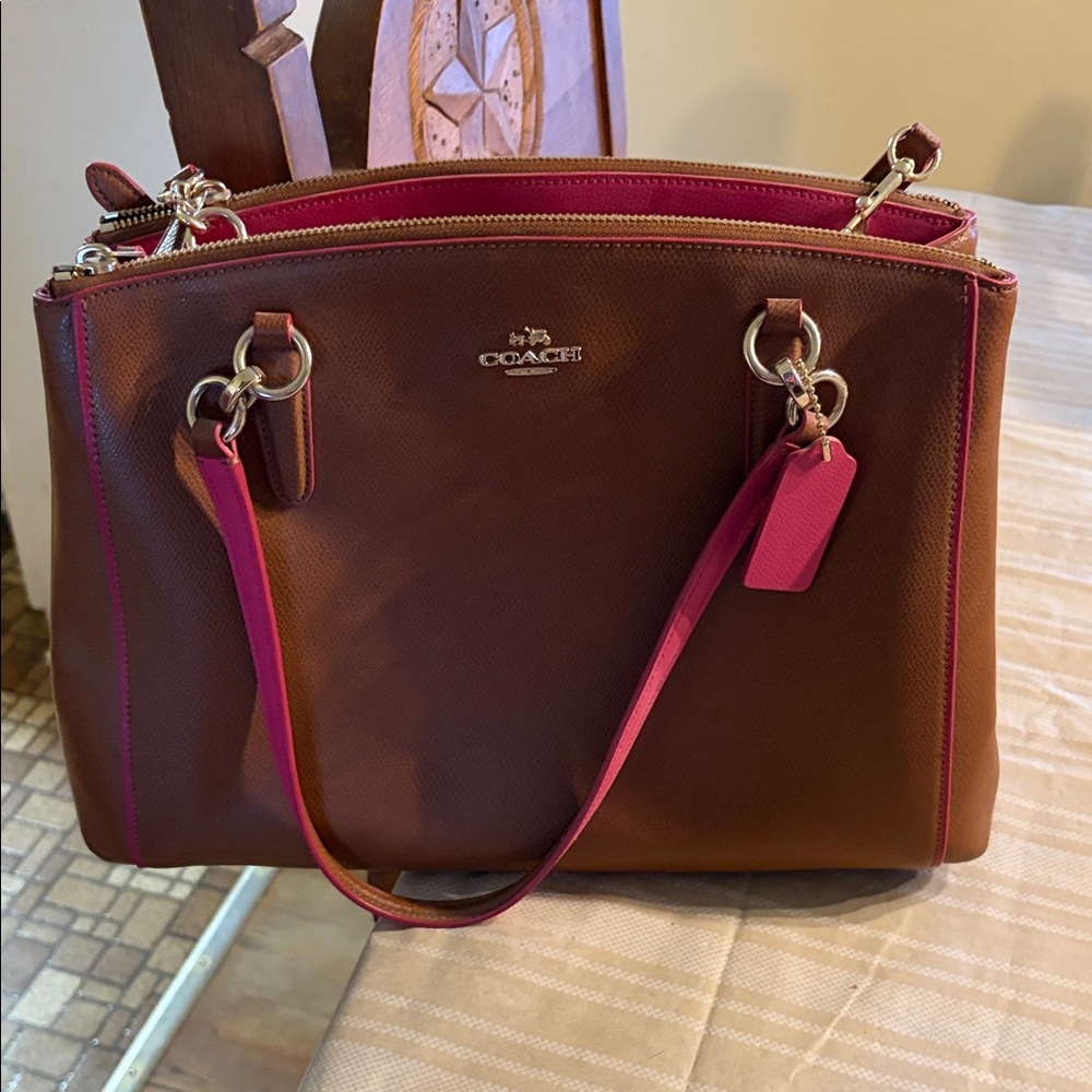 Coach Christie in cross grain leather Tan and Pink Shoulder Bag